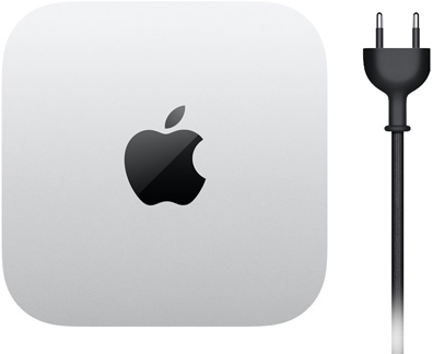 Mac mini, parte superior, aluminio color plata, diseño cuadrado, esquinas redondeadas, logo de Apple en el centro en negro brillante, cable de corriente negro con enchufe de dos patas