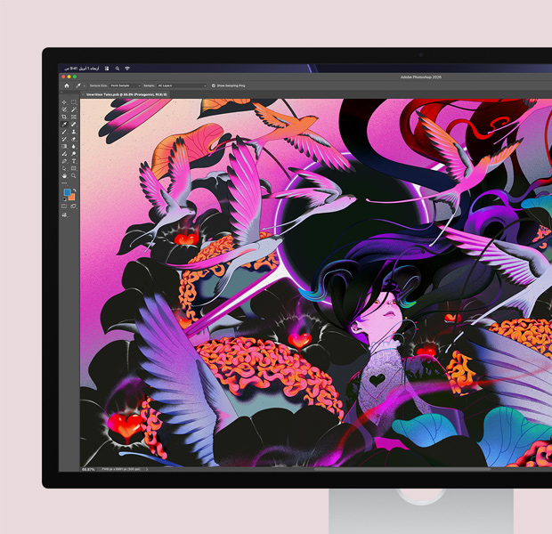 شاشة Studio Display، برنامج التعديل Adobe Photoshop، عمل فني تجريدي معروض على الشاشة
