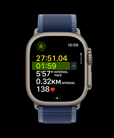 Apple Watch Ultra 3, natural colour, titanium case, advanced Outdoor Run workout metrics, band, Trail Loop, blue/bright blue colour