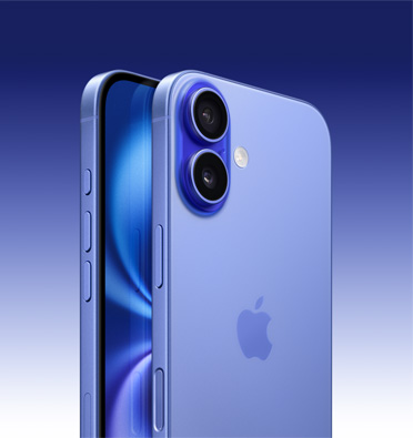 湛海藍色 iPhone 16 展示部分螢幕，斜側面展示動作按鈕、音量按鈕和側邊按鈕。機身背面展示左上角的先進雙相機系統。