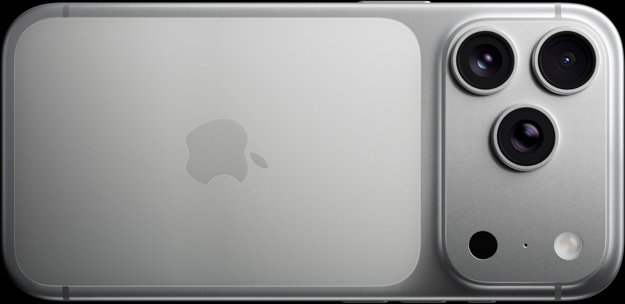 iPhone 17 Pro color argento mostrato da dietro, con sistema di fotocamere Pro Fusion, 3 obiettivi, microfono, flash