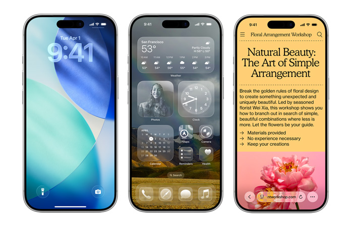 Urządzenia iPhone obok siebie, prezentujące nowe elementy dizajnu w systemie iOS, takie jak ekran blokady z półprzezroczystymi cyframi zegara w technologii Liquid Glass oraz ekran główny z przejrzystymi ikonami apek w tym samym stylu